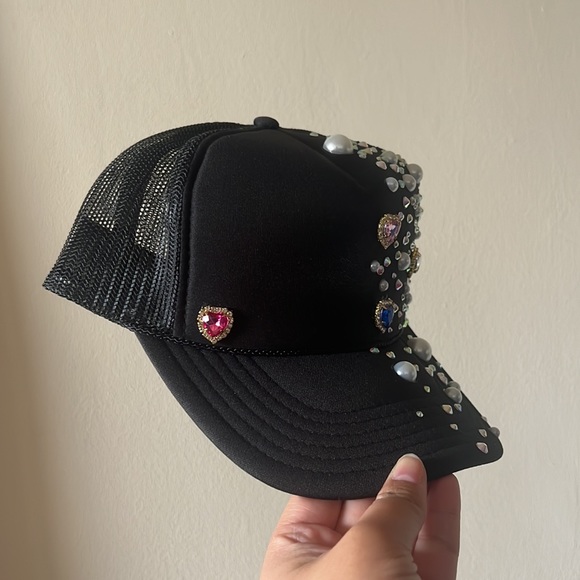 CRYSTAL HEARTS Pearl and Crystal Festival Trucker Hat. OSFM NEW! - Picture 4 of 7